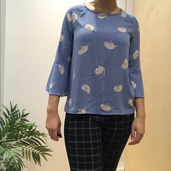 Cat print bell sleeve blouse - Picture 2 of 4